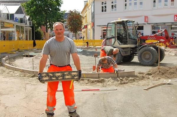 Innenstadtsanierung Varel Bronzereliefs